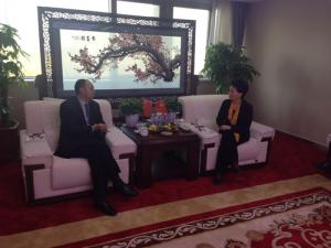 鄺遠平與河南省工商聯(lián)副主席、鄭州市工商聯(lián)主席薛景霞
